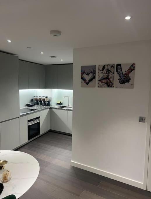 Lushpen - O2 Arena Apartment London Exterior photo